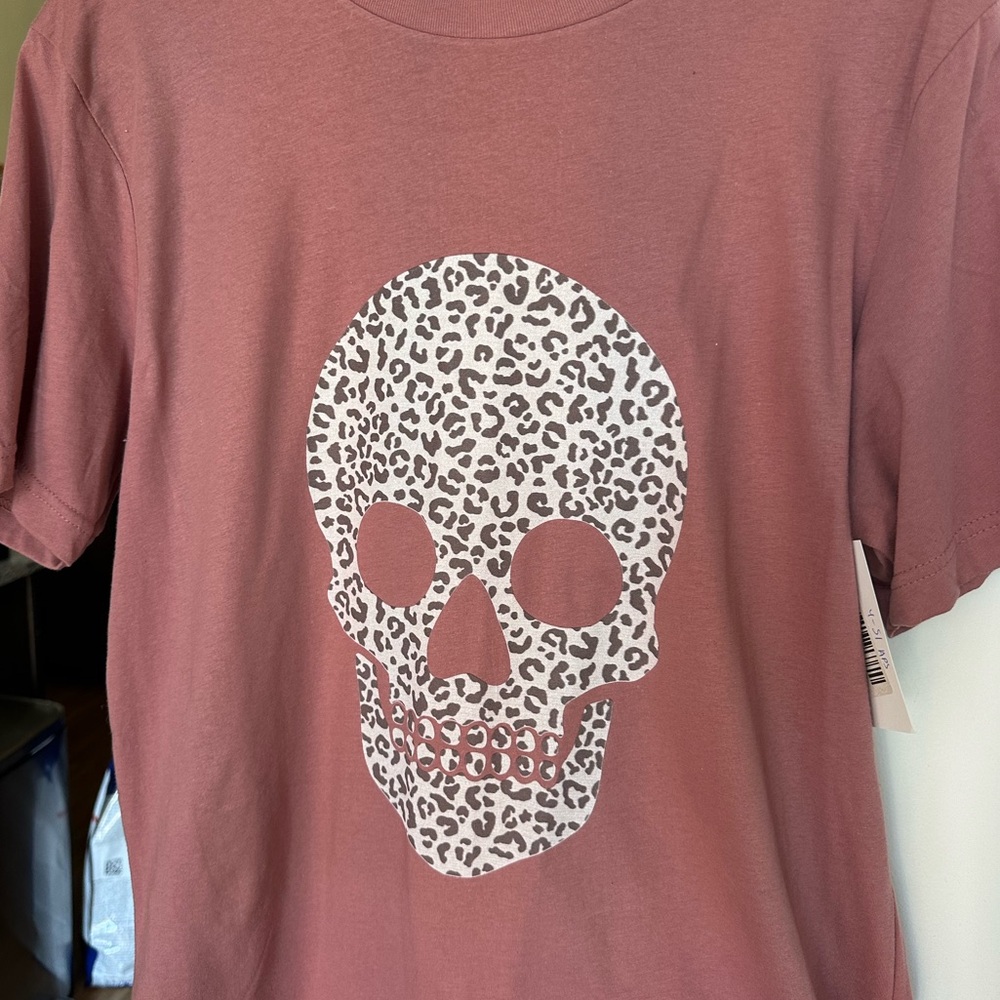 *Brand New* animal print mauve skull T-shirt